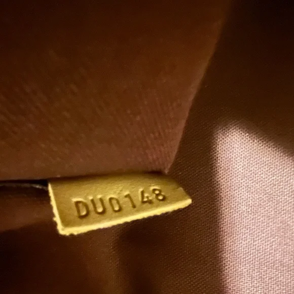 LOUIS VUITTON 2018 Monogram Berri PM. - Picture 11 of 14